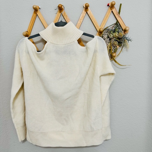 Lovers + Friends Ivory Tan Wool Blend Turtleneck Cold Shoulder Sweater Sz S - Picture 4 of 9